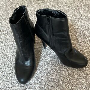 Nine West Extendo Black Leather Ankle Boot